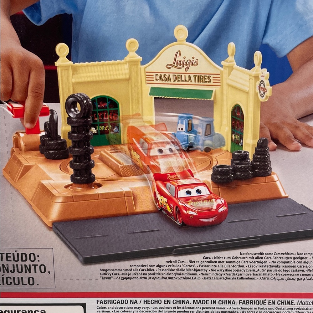 Disney/Pixar Cars Luigi's Tire Shop Playset - with Lightning McQueen Car - Picture 3 of 5